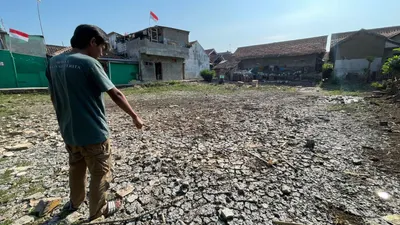 Kemarau panjang yang terjadi dalam beberapa bulan terkahir, membuat kekeringan melanda di Kecamatan Rancaekek, Kabupaten Bandung.