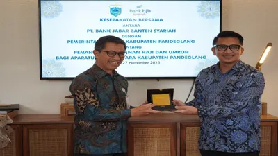 Perjanjian Kerja Sama Penandatanganan Nota Kesepakatan Bersama dengan Pemerintah Daerah Kab. Pandeglang di Bandung pada hari Senin 27 November 2023, yang dihadiri oleh Direktur Utama bank bjb syariah Adang A. Kunandar dan Wakil Bupati Kab. Pandeglang Tanto Warsono Arban