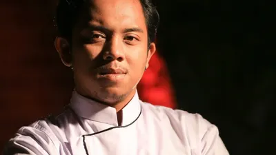 Riskisyah Putra Singaribun atau yang lebih dikenal Kiki MasterChef, membantah dengan tegas berita yang beredar bahwa dirinya pernah menjabat sebagai Executive Chef di usia 19 tahun.