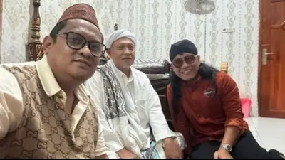 Klarifikasi Gus Miftah soal Video Bagi-bagi Uang ke Warga usai Disebut Money Politics: Saya Diminta Membagikan Sedekah