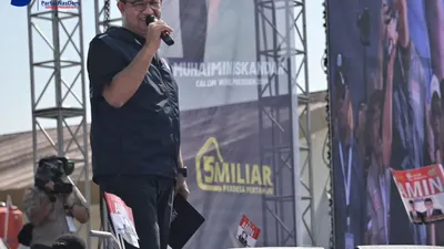 Bacapres Anies Baswedan saat mengikuti acara jalan sehat di Stadion si Jalak Harupat