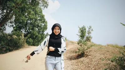 Layaknya air, orang-orang yang lahir pada hari Jumat adalah orang-orang yang memiliki sifat tenang dan menyejukan suasana.