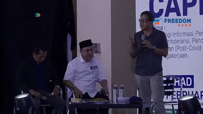 Lempar Jaket AMIN, Rocky Gerung Semprot Pendukung 01: Use Your Brain!