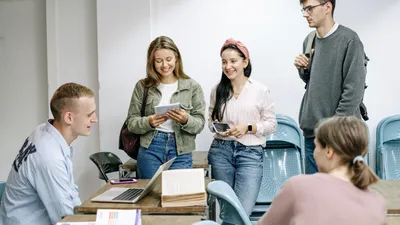 Inilah Manfaat Punya Circle Pertemanan, Kuliah Jadi Makin Seru dan Asyik (Freepik)