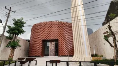 Masjid Saminah Sihyadi di Solo yang unik dan artistik