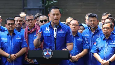 Meski menyambut baik koalisi dengan PDIP dan pertemuan SBY dan Megawati, Partai Demokrat hingga kini belum mengambil keputusan terbaru.