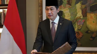 Mantan Mendag RI Muhammad Lutfi memberikan tiga poin penting yang harus dipahami soal alutsista bekas.