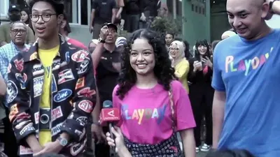 Momen kebersamaan Alam Ganjar, Mutiara Baswedan dan Ibnu Riza yang mewakili generasi muda dari masing-masing keluarga calon presiden di acara PlayDay