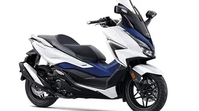 New Honda Forza 125 mempertahankan desain yang sangat mirip dengan versi 350cc-nya. Fairing depan dan headlamp-nya masih tetap serupa.