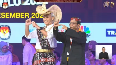 Ada yang menarik perhatian masyarakat yakni pakaian yang dikenakan pasangan capres dan cawapres nomor urut 3 Ganjar Pranowo dan Mahfud MD.