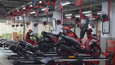 Waspada di Jalan Basah, Ketahui Tips Perawatan Sepeda Motor untuk Berkendara MAXimal saat Musim Hujan