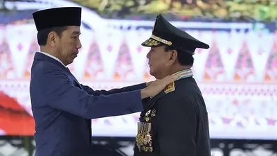 Rudi S Kamri soroti pangkat Jenderal Kehormatan yang diberikan oleh Presiden Joko Widodo (Jokowi) kepada Prabowo Subianto.