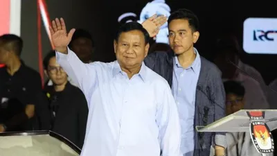 Prabowo Subianto selaku Menteri Pertahanan digodok habis-habisan oleh lawan capres lainnya, Anies Baswedan dan Ganjar Pranowo.