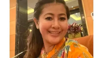 Hasnaeni Moein berjuluk wanita emas