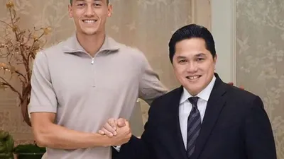 Saat ini dirinya sedang bergabung dan berkarier dengan Venezia. Dikabarkan kontrak Jay Idzes akan berakhir hingga 2027 nanti.