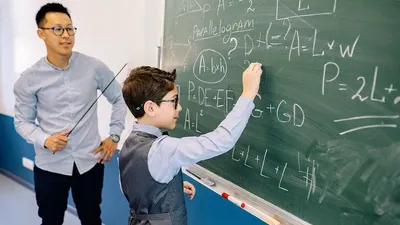 Ilustrasi salah satu profesi yang cocok untuk sarjana matematika.