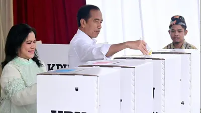 Presiden Jokowi dan Ibu Negara Iriana kala lakukan pencoblosan 