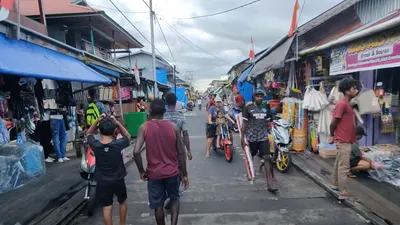 Potret salah satu jalanan Distrik Agats, Kabupaten Asmat, Provinsi Papua