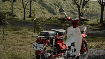 Honda C70, yang juga dikenal dengan sebutan Honda Cub, adalah sepeda motor legendaris yang telah hadir di pasar sejak beberapa dekade lalu.