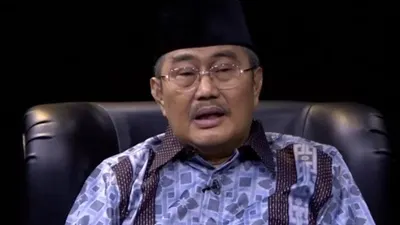Jimly Assiddqie Nilai Isu Pemakzulan Jokowi Hanya Mengalihkan Perhatian (tangkapan layar Youtube Karni Ilyas Club)