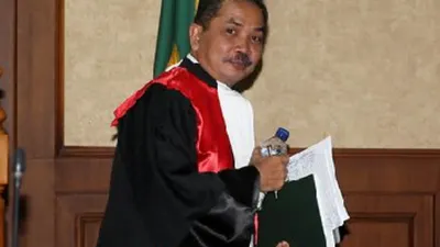 Baru-baru ini tim aliansi advokat pembela Jessica Wongso resmi melaporkan hakim Binsar Gultom kepada Komisi Yudisial.