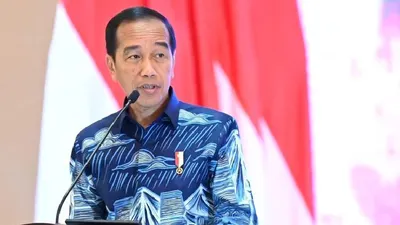 Presiden Joko Widodo atau Jokowi membantah terkait isu akan mundurnya beberapa menteri di Kabinet Indonesia Maju.