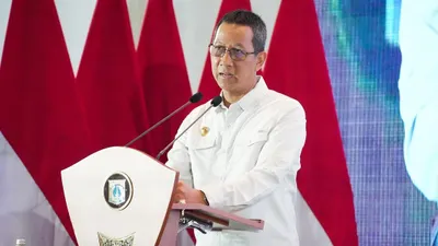 Salah satu ASN bernama Muji bertanya kepada Heru Budi Hartono dan meminta izin untuk menghapus foto Anies Baswedan di media sosialnya.