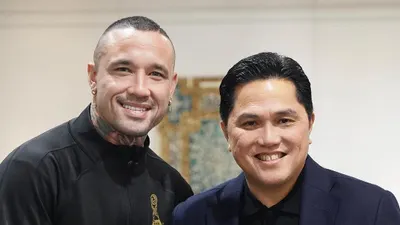 Radja Nainggolan dan Ketua Umum PSSI Erick Thohir