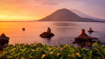 Ilistrasi. Sunset di Kepulauan Ternate &amp; Tidore (Wikimedia)