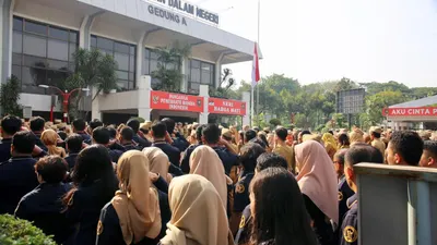 Apakah salah satunya berasal dari kampus kamu? Yuk intip kampus mana saja yang alumni atau lulusannya banyak kerja di Kemendagri.