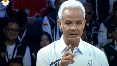 Calon Presiden (Capres) Nomor Urut 3, Ganjar Pranowo, membahas mengenai pemberantasan korupsi dalam Debat Capres-Cawapres Pemilu 2024.