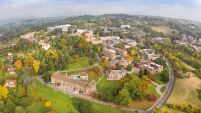 University of Exeter, merupakan salah satu Universitas di Inggris yang mengadakan sebuah jurusan yang berhubungan dengan ilmu sihir dan gaib.