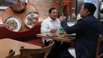 Prabowo Subianto dan Ridwan Kamil makan cilok bareng
