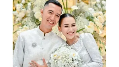 Ayu Ting Ting dan Lettu Muhammad Fardhana bertunangan
