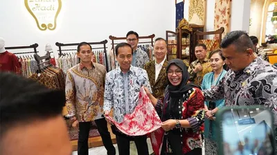 Presiden Jokowi hadiri acara Gelar Batik Nusantara (GBN) 2023 di Senayan. 
