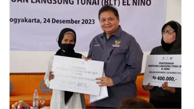 Penyerahan BLT El Nino oleh Airlangga Hartarto