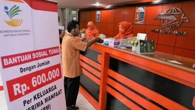 Ilustrasi Pencairan Bansos BPNT Melalui PT Pos Indonesia
