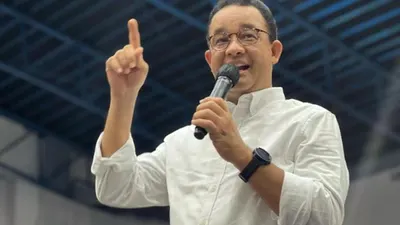 Anies Baswedan mengatakan bahwa ada sebanyak 45 juta orang di Indonesia belum bisa mendapatkan pekerjaan dengan layak.