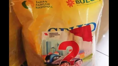 Bansos Beras Bulog Berstiker Prabowo Subianto dan Ganjar Pranowo