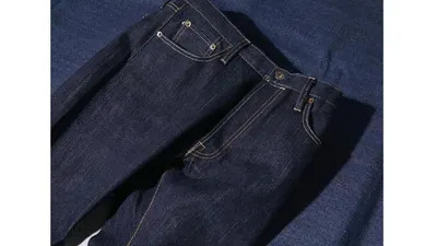 Celana Jeans Warna Hitam brand lokal.