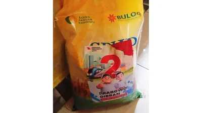 Ma’ruf Amin Ungkap Soal Gambar Bansos Beras BULOG dengan Stiker Paslon Nomor Urut 2