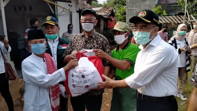 Penyaluran Bansos Pemerintah berupa CBP 10 kg Alokasi Februari 2024. 