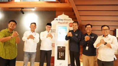 bjb syariah bekerjasama dengan Wakaf Salman menyediakan 6 unit mesin air siap minum di Masjid Al Jabbar