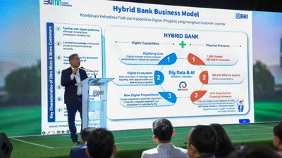 Sunarso Dirut BRI sedang Menjelaskan Soal Hybrid Bank Business Modal