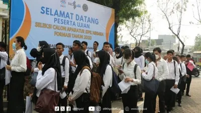 Saat ini, tengah berlangsung Seleksi Calon Pegawai Negeri Sipil (CPNS) dan Pegawai Pemerintah dengan Perjanjian Kerja (PPPK).