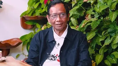 Ditanya Soal Relawannya yang Pindah Dukung Prabowo-Gibran, Begini Tanggapan Santai Mahfud MD