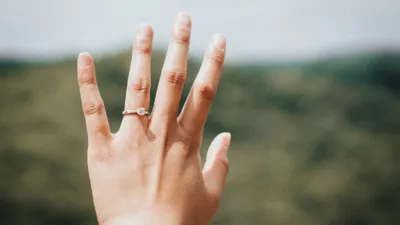 Ilustrasi cincin dapat mencerminkan kepribadian.