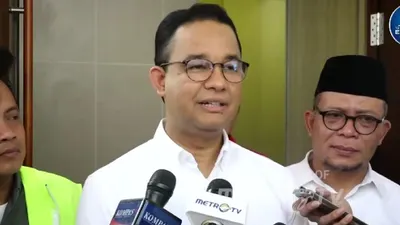 Anies Baswedan Janji Bangun Kota Musik di Ambon Hingga Bangun Lapangan Bola Berstandar FIFA