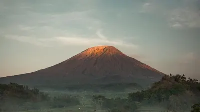 Ilustrasi gunung tertinggi 
