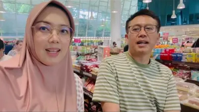  Anne Ratna Mustika dan sang suami Iskandar.